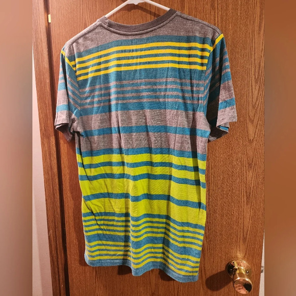 Hurley Size Medium Men's Striped T-Shirt - Picture 6 of 7